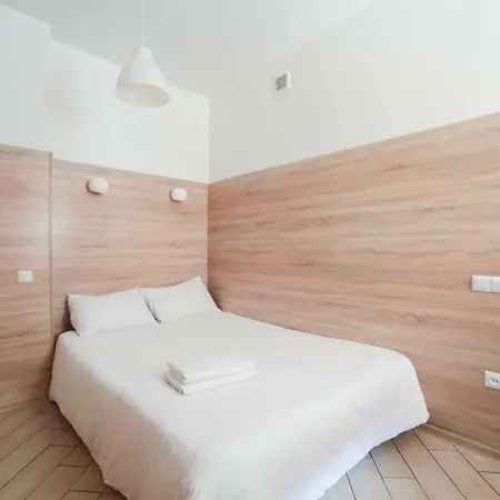 Econom Smart в центрі для пари! 3 хв до оперного театру *