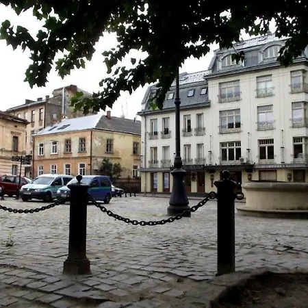 Econom Smart в центрі для пари! 3 хв до оперного театру Lviv